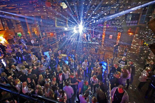 Modernste Licht- und Tontechnik – wie in einer großstädtischen Großraumdisco FOTO: ANDREAS DUNKER