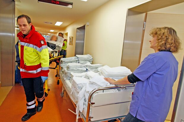 Der letzte Patient des Wimberner Marien-Krankenhauses wird in ein anderes Hospital verlegt. FOTO: ANDREAS DUNKER
