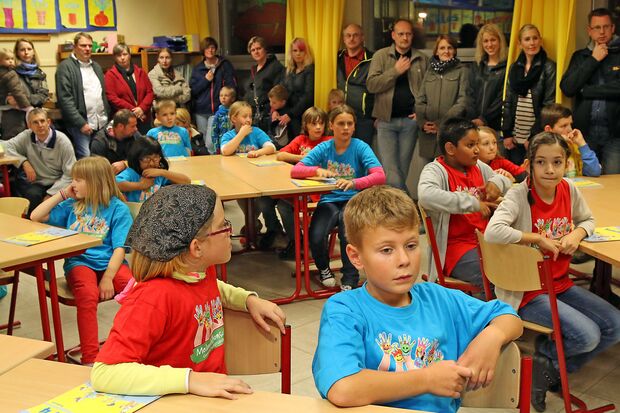 Die Viertklässler zeigten den zahlreichen Besucher ihr Klassenzimmer FOTO: ANDREAS DUNKER