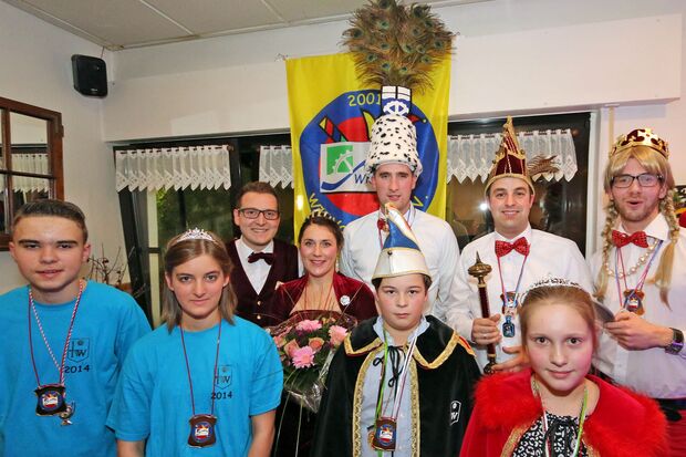 Dreigestirn und Kinderprinzenpaar mit Vorgängern FOTO: ANDREAS DUNKER