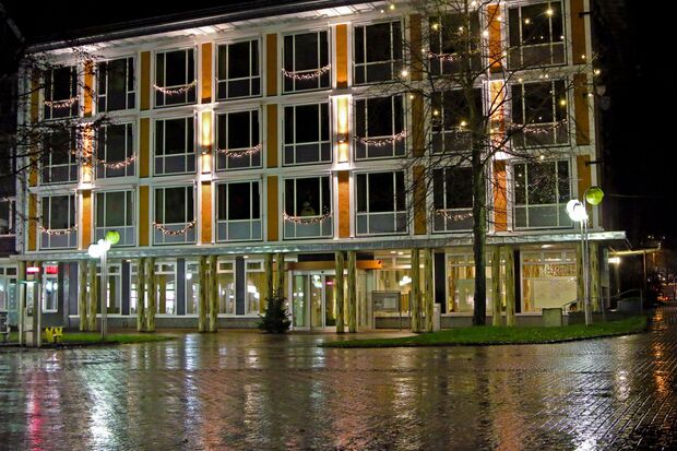 Künftig in der Dunkelheit angestrahlt: die Fassade des Wickeder Rathauses FOTO: ANDREAS DUNKER