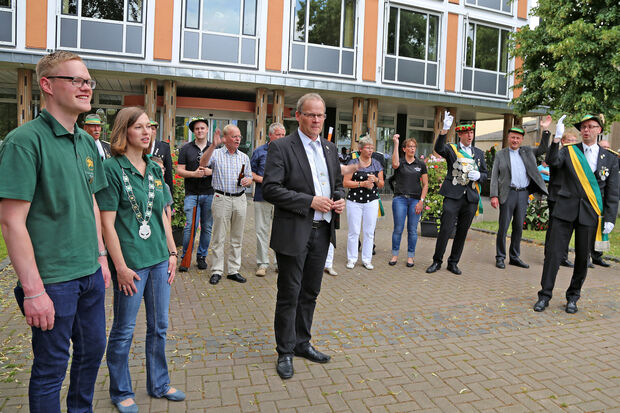 Prinzenproklamation am Rathaus FOTO: ANDREAS DUNKER