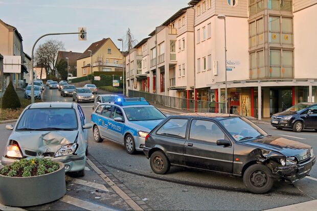 Der Unfall gestern auf der Hauptstraße – weitere Bilder in unserem gestrigen Beitrag FOTO: ANDREAS DUNKER